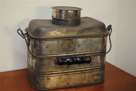 vintage metal lunch box cleaning